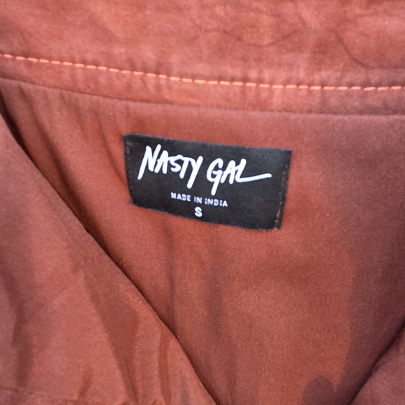 Nasty Gal rust brick colored suede skirt button front - Picture 4 of 10